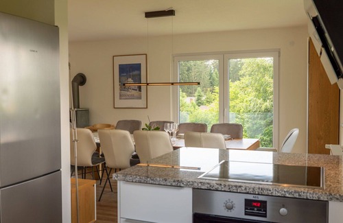 Loffingen Casa | Maravillosa casa de vacaciones privada con WIFI, TV, terraza, vista panorámica, aparcamiento