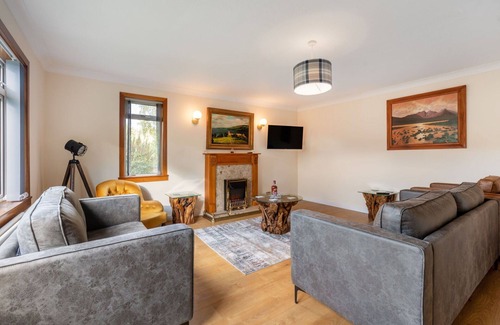East Lewiston Villa | Beautiful private villa for 8 guests with hot tub, WIFI, TV, patio, panoramic view and parking