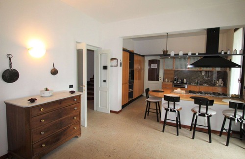 Castronno Villa | Preciosa casa de vacaciones privada para 10 personas con WIFI, A/C, TV, terraza y aparcamiento