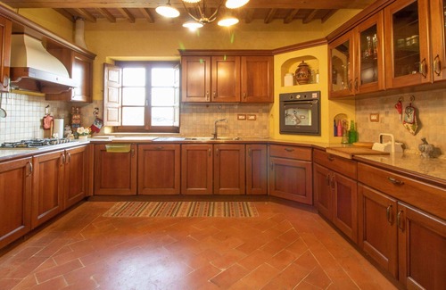 Umbertide Villa | Preciosa casa de vacaciones privada con WIFI, TV, balcón, mascotas permitida y aparcamiento