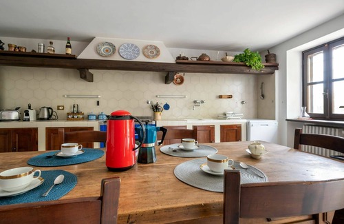 Ferrere Casa | Casa de vacaciones privada con WIFI, piscina privada, TV, terraza, mascotas permitida, aparcamiento