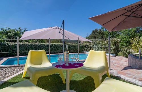 Rocbaron Casa | Preciosa casa de vacaciones privada con piscina privada, A/C, WIFI, TV, terraza y aparcamiento