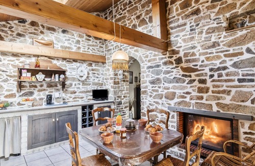 Yffiniac Casa | Maravillosa casa de vacaciones privada con WIFI, TV, mascotas permitida y aparcamiento