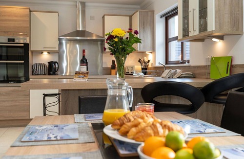 Aviemore Villa | Preciosa casa de vacaciones privada para 8 personas con WIFI, TV, patio y aparcamiento
