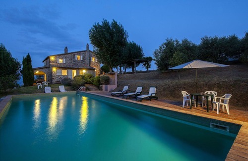 Todi Villa | Casa de vacaciones privada con piscina privada, WIFI, TV, vista panorámica, aparcamiento