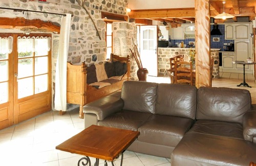 Chamalieres-sur-Loire Casa | Maravillosa casa de vacaciones privada con WIFI, TV, terraza, mascotas permitida y aparcamiento