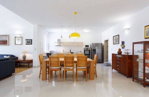 Tucepi Casa | Preciosa casa de vacaciones privada con piscina privada, WIFI, A/C, TV, terraza y aparcamiento