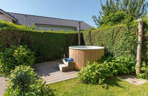 Bredene Villa | Preciosa casa de vacaciones privada con WIFI, jacuzzi, TV y aparcamiento