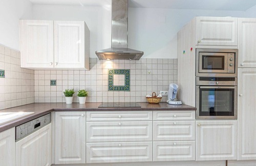 Cadaqués Casa | Estupenda casa de vacaciones privada con A/C, WIFI, TV, patio, mascotas permitida y aparcamiento