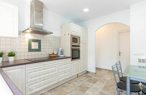 Cadaqués Casa | Estupenda casa de vacaciones privada con A/C, WIFI, TV, patio, mascotas permitida y aparcamiento