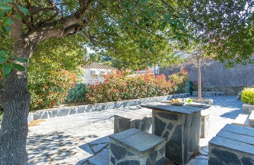 Cadaqués Casa | Estupenda casa de vacaciones privada con A/C, WIFI, TV, patio, mascotas permitida y aparcamiento