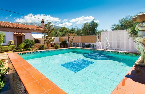 Nigüelas Casa | Estupenda casa de vacaciones privada con WIFI, piscina privada, A/C, TV, patio y aparcamiento