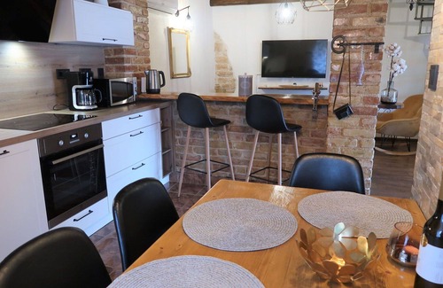 Kozljani Casa | Preciosa casa de vacaciones privada con A/C, WIFI, TV, terraza, mascotas permitida y aparcamiento