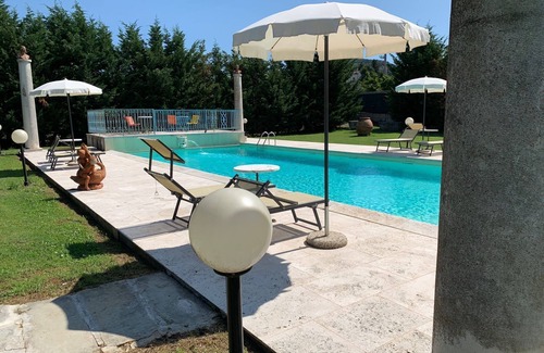 Tregozzano Villa | Maravillosa casa de vacaciones privada con WIFI, piscina privada, TV, terraza y aparcamiento
