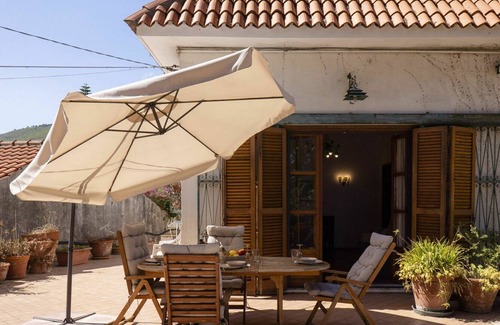 Formia Villa | Estupenda casa de vacaciones privada con WIFI, A/C, TV, terraza, mascotas permitida y aparcamiento