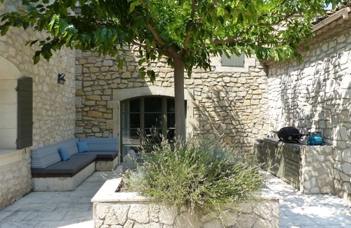 Eygalieres Villa | Masía con encanto en el pueblo de Eygalières, tranquila, con aire acondicionado, piscina, gran jardín