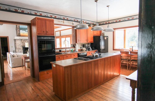 Livingston Casa | Beautiful property, spectacular view. House + guest house, close to Yellowstone.