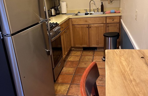 Fifth Ward Apartamento | Hermosa propiedad, bien mantenida, cerca de mansiones y playa, cocina completa