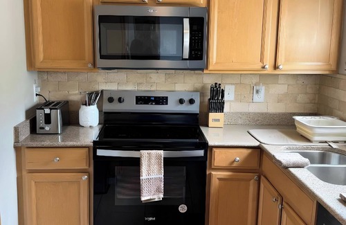 Lely Condominio | Beautiful Quiet 2-Bedroom 2 Bath on Gulf Canal