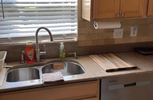 Lely Condominio | Beautiful Quiet 2-Bedroom 2 Bath on Gulf Canal