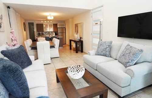 Sardinera Apartamento | Escapate a este hermoso apt en Villa Marina Fajardo y disfruta en familia!