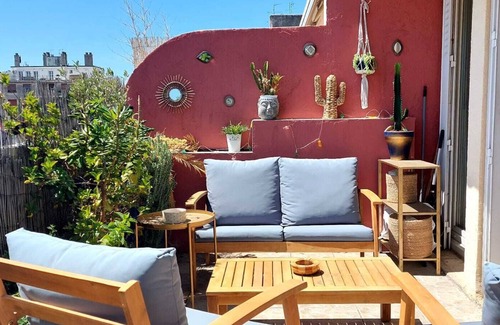 Blancarde Apartamento | Beautiful, quiet, bright artist's apartment. South-facing terrace, air conditioning.