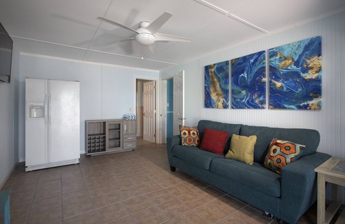 Key West Casa | Beautiful quiet neighborhood. Sunsets! Huge pool! 10 min to Key West