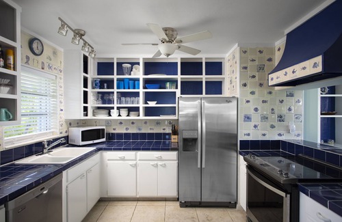 Key West Casa | Beautiful quiet neighborhood. Sunsets! Huge pool! 10 min to Key West