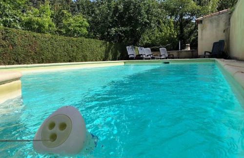 Aubignan Villa | Beautiful Quiet Provençal Farmhouse with Pool