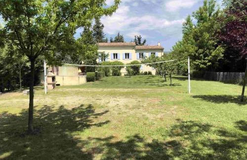 Aubignan Villa | Beautiful Quiet Provençal Farmhouse with Pool