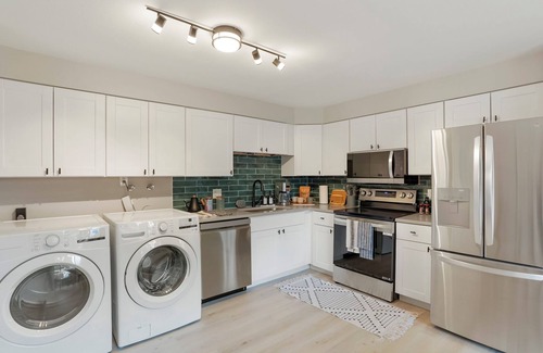 Arvada Casa | Beautiful Quite Furnished Home in Arvada - 10473