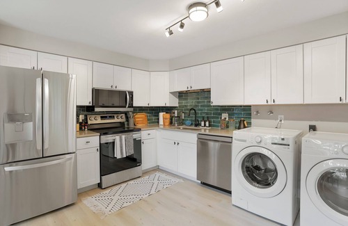 Arvada Casa | Beautiful Quite Furnished Home in Arvada - 10473