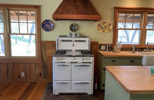 Miramonte Casa | Beautiful ranch cottage close to Kings Canyon and Sequoia National Parks