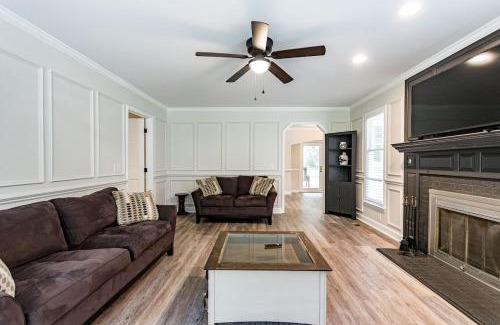 Fuquay-Varina Casa | Beautiful recently updated 3bed and 2bath ranch