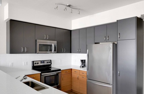 Downtown Apartamento | Beautiful Redmond 1BR w/ Gym, W/D & Courtyard, near Busses, by Blueground