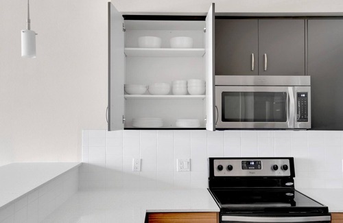 Downtown Apartamento | Beautiful Redmond 1BR w/ Gym, W/D & Courtyard, near Busses, by Blueground