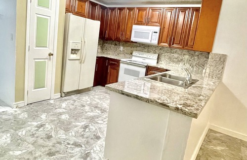 North Lauderdale Casa | Beautiful Relaxing 3 Bedroom & 2 Bathroom Home