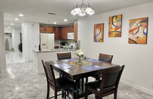 North Lauderdale Casa | Beautiful Relaxing 3 Bedroom & 2 Bathroom Home