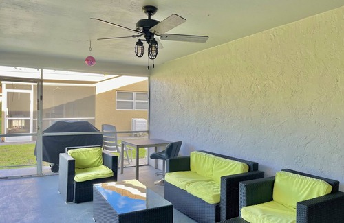 North Lauderdale Casa | Beautiful Relaxing 3 Bedroom & 2 Bathroom Home