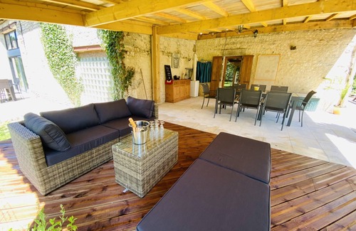 Juignac Casa | Hermosa casa restaurada y granero con piscina privada