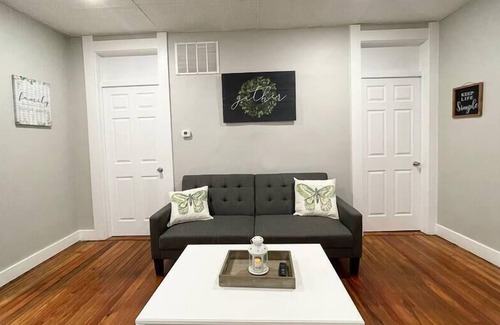 Franklin Casa | Beautiful Remodel in Franklin, 2bd/2 Full Baths!