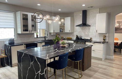 Bard Casa | Beautiful remodeled 4-bedroom plus an office house in SOHI, close to the strip!
