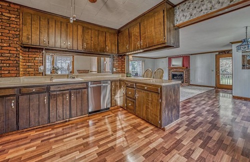Albion Casa | BEAUTIFUL REMODELED COLONIAL BY THE CANAL
