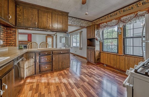 Albion Casa | BEAUTIFUL REMODELED COLONIAL BY THE CANAL