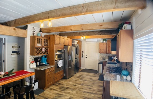 McCall Casa | Beautiful Remodeled Dog-Friendly In-Town 3/2 Cabin