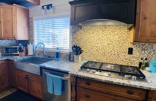 McCall Casa | Beautiful Remodeled Dog-Friendly In-Town 3/2 Cabin