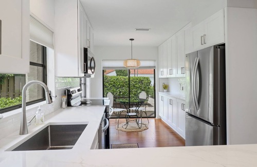 Naples Park Villa | Beautiful, Remodeled Villa Within Walking Distance to Vanderbilt Beach!!