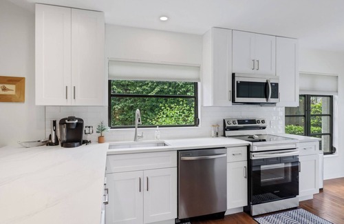 Naples Park Villa | Beautiful, Remodeled Villa Within Walking Distance to Vanderbilt Beach!!