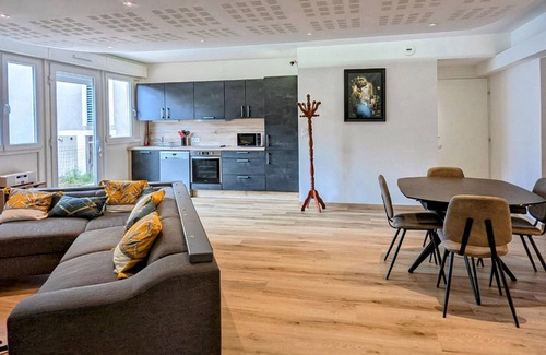 Vesoul Cabaña | Bello apartamento renovado con WiFi y estacionamiento seguro en Vesoul