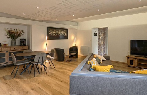 Vesoul Cabaña | Bello apartamento renovado con WiFi y estacionamiento seguro en Vesoul